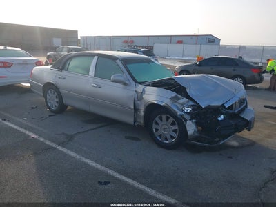LINCOLN TOWN CAR 2004