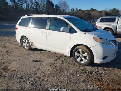TOYOTA SIENNA 2011