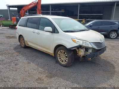 TOYOTA SIENNA 2015