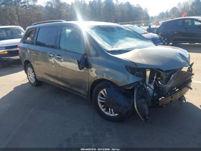 TOYOTA SIENNA 2011