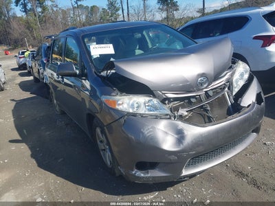 TOYOTA SIENNA 2015