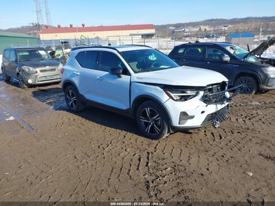 VOLVO XC40 2026