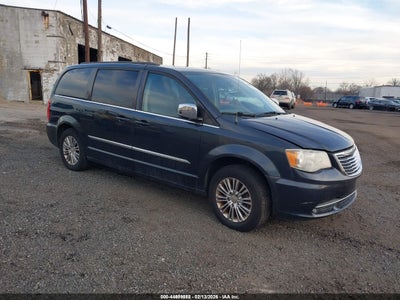 CHRYSLER TOWN & COUNTRY 2013