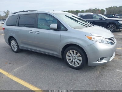 TOYOTA SIENNA 2017