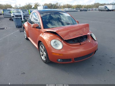 VOLKSWAGEN NEW BEETLE 2010