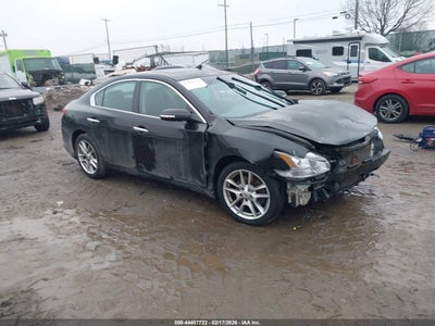 NISSAN MAXIMA 2010