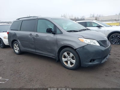 TOYOTA SIENNA 2017