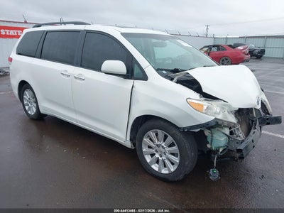 TOYOTA SIENNA 2011