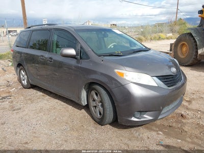 TOYOTA SIENNA 2013