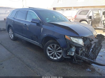 LINCOLN MKT 2011