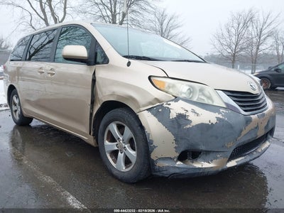 TOYOTA SIENNA 2011