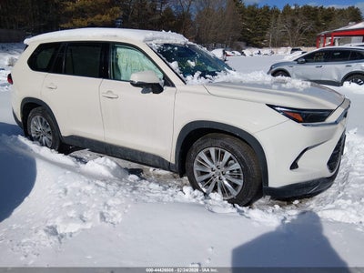 TOYOTA GRAND HIGHLANDER 2024