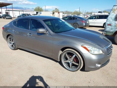 INFINITI M37 2011
