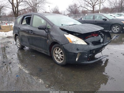 TOYOTA PRIUS V 2014