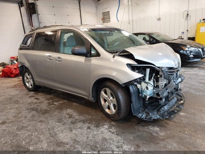 TOYOTA SIENNA 2011