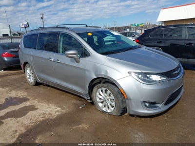 CHRYSLER PACIFICA 2017