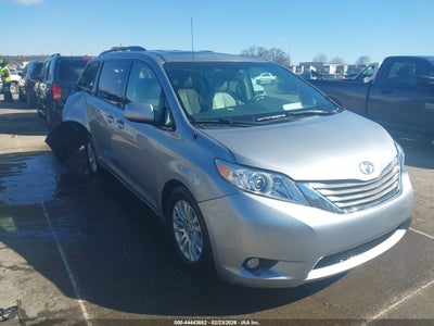 TOYOTA SIENNA 2013