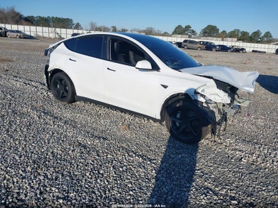 TESLA MODEL Y 2026