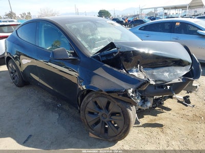 TESLA MODEL Y 2025