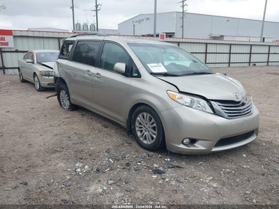 TOYOTA SIENNA 2017