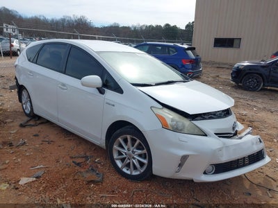 TOYOTA PRIUS V 2013