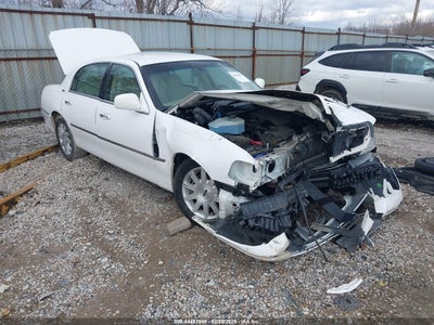 LINCOLN TOWN CAR 2010