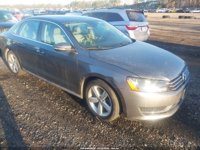 VOLKSWAGEN PASSAT 2012