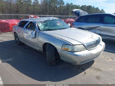 LINCOLN TOWN CAR 2010