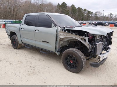 TOYOTA TUNDRA 2024