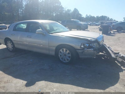 LINCOLN TOWN CAR 2004