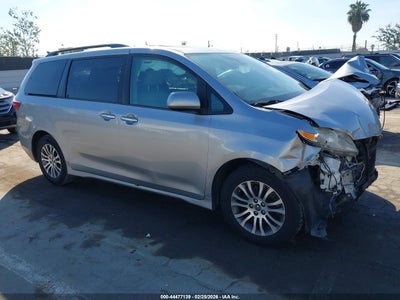 TOYOTA SIENNA 2018