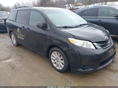 TOYOTA SIENNA 2015