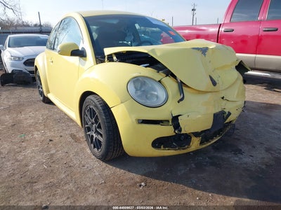 VOLKSWAGEN NEW BEETLE 2010