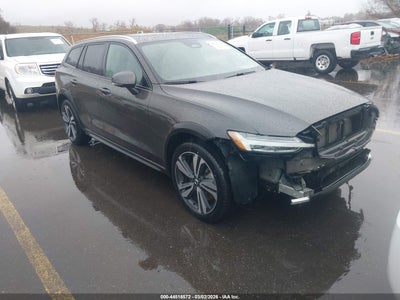 VOLVO V60 CROSS COUNTRY 2025