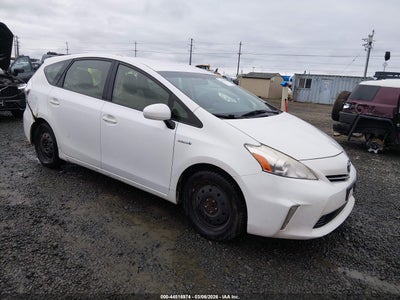 TOYOTA PRIUS V 2013