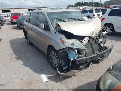 TOYOTA SIENNA 2014