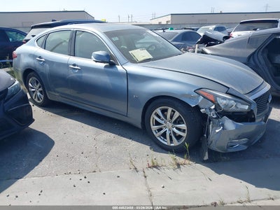 INFINITI Q70 2017