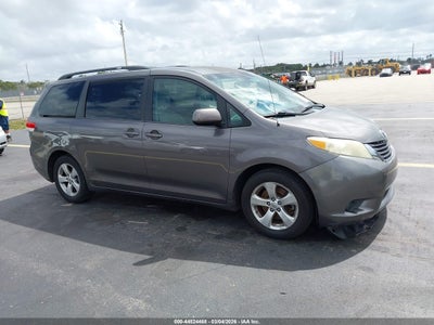 TOYOTA SIENNA 2013