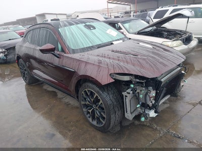 ASTON MARTIN DBX 2021
