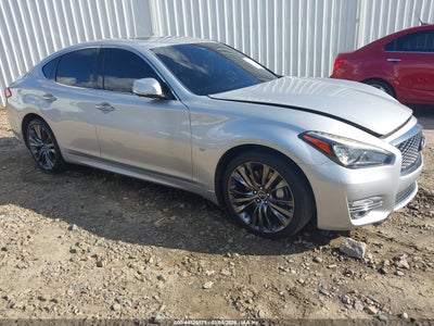 INFINITI Q70 2017