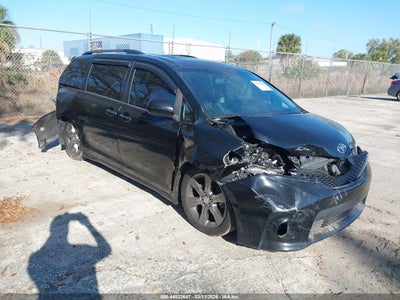 TOYOTA SIENNA 2015