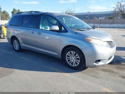 TOYOTA SIENNA 2012