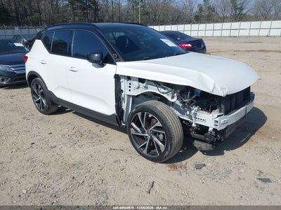 VOLVO XC40 2022