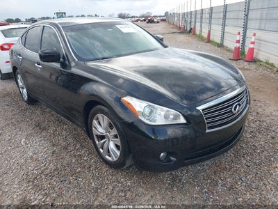 INFINITI M37 2011