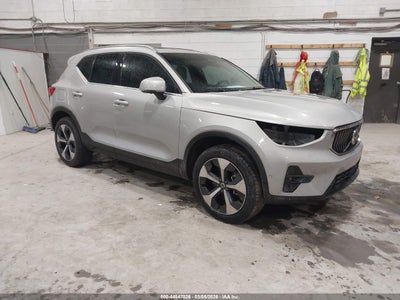 VOLVO XC40 2025