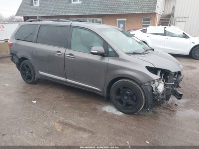 TOYOTA SIENNA 2015