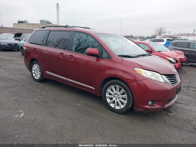 TOYOTA SIENNA 2011