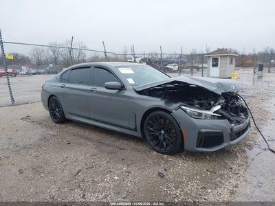 BMW 750 2022