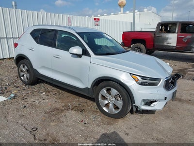 VOLVO XC40 2022
