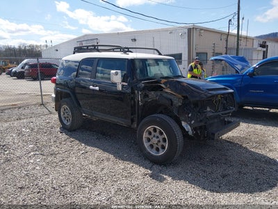 TOYOTA FJ CRUISER 2011